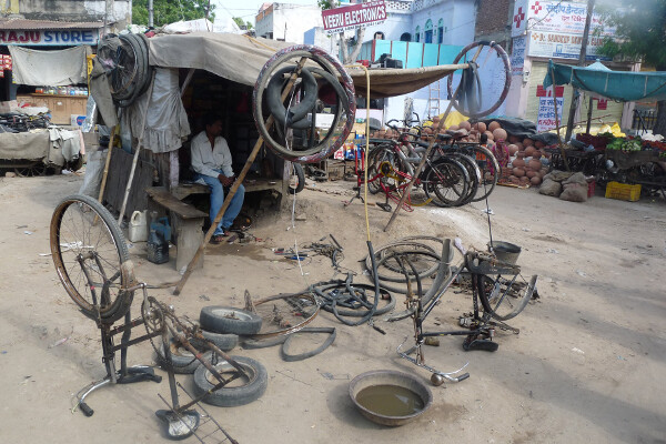 Un négociant de vélo dans le nord de l'Inde. (c) Edward Velghe