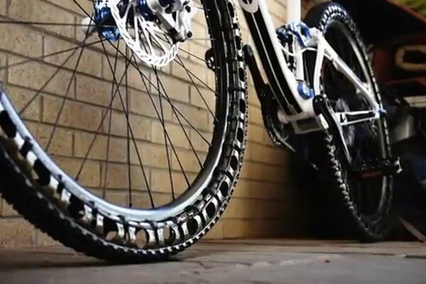 L'Energy Return Wheel, un pneu anti-crevaison pour VTT.