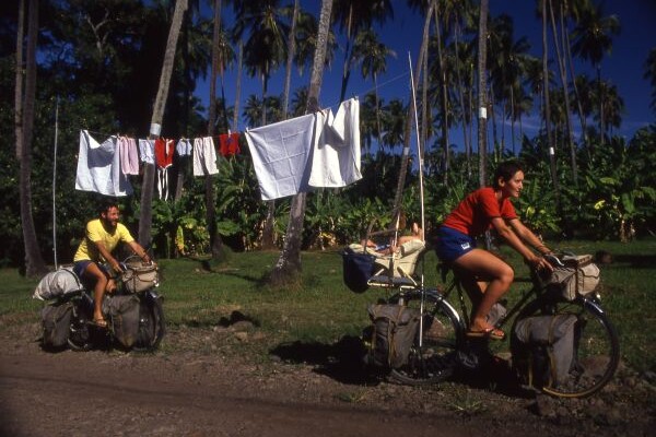 Comment faire sécher son linge quand on voyage à vélo? Solution créative de Françoise et Claude Hervé.