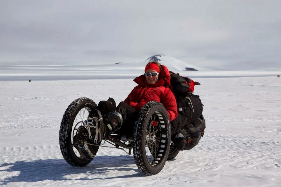 L'aventurière Maria Leijerstam au Pôle Sud à vélo