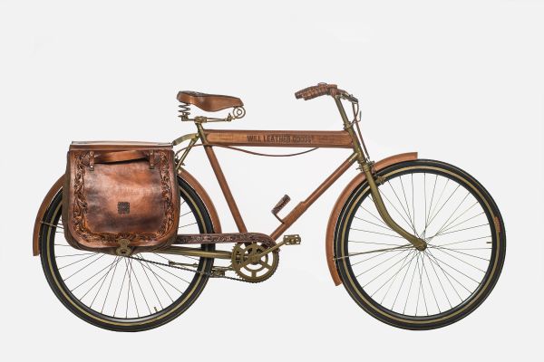 Vélo entièrement habillé de cuir par l'artisan américain Will Adler.