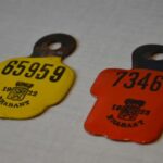 Plaques de vélo émaillées datant de 1922 et 1923 (collection Luc Vinois).