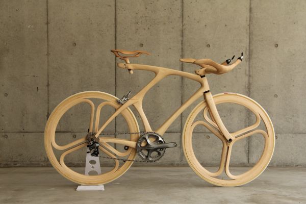 Vélo en bois Fusion de Yojiro Oshima, un étudiant en design industriel et artisanal à la Masashino Art Univeristy (Japon).