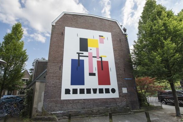 Pour le passage du Tour de France 2015, le designer Menno Anker a réalisé la fresque murale 'Rietvelo' en hommage au style de l'architecte et designer Gerrit Rietveld.