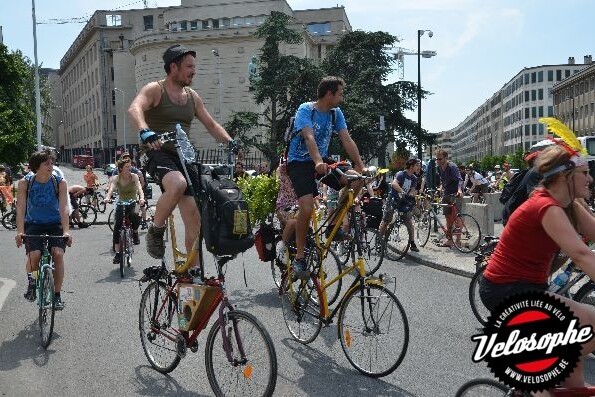 tall bikes à la vélorution universelle à Bruxelles