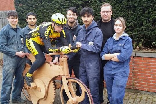 projet scolaire vélo HORTA en bois.