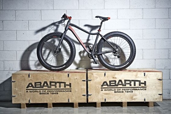 Le fatbike Abarth Extreme est le résultat d'une collaboration entre la marque automobile au scorpion et Compagnia Ducale.