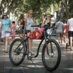 Oto Cycles propose environ 200 teintes pour ses vélos rétro.