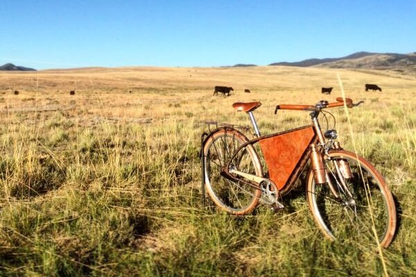 Vélo customisé sur le thème des grands espaces du western américain.