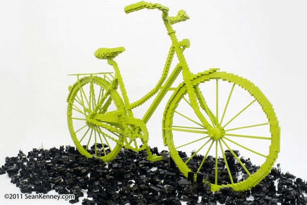 Vélo en Lego créé par l'artiste Sean Kenney.