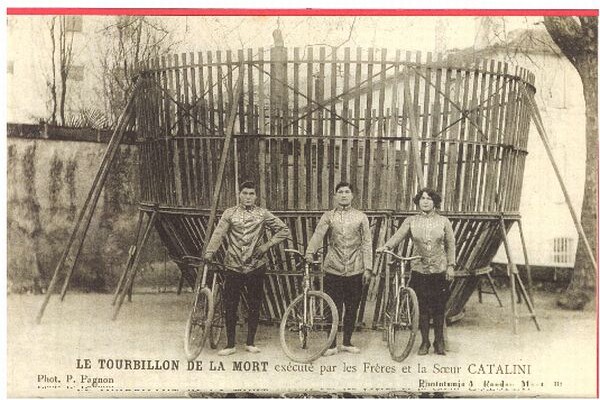 Les acrobaties cyclistes sur le mur de la mort, ou tourbillon de la mort, étaient une attraction foraine populaire il y a près d'un siècle.