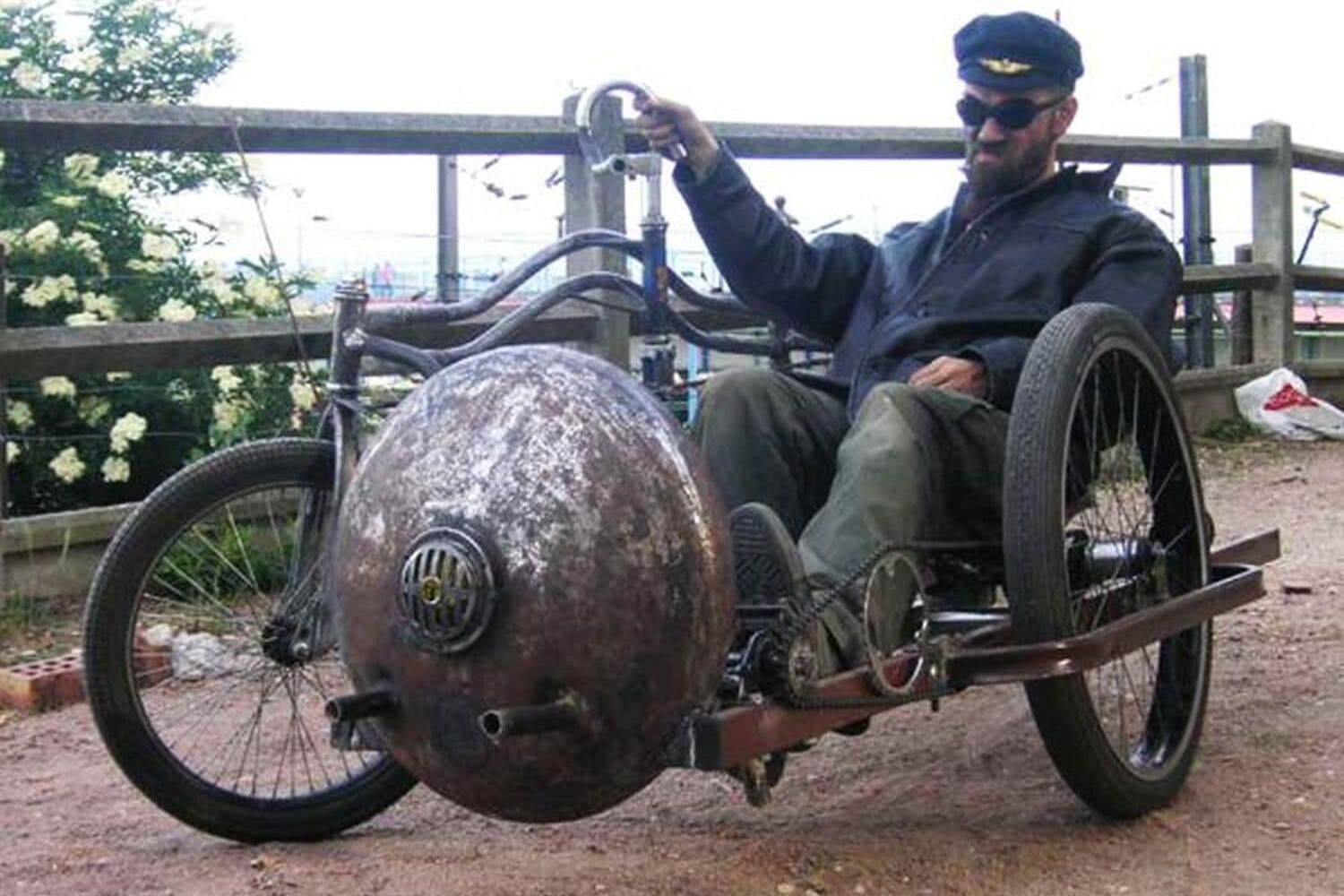 La Chouineuse est un vélo insolite créé par Irzouts, un Parisien spécialisé dans le custom bike.