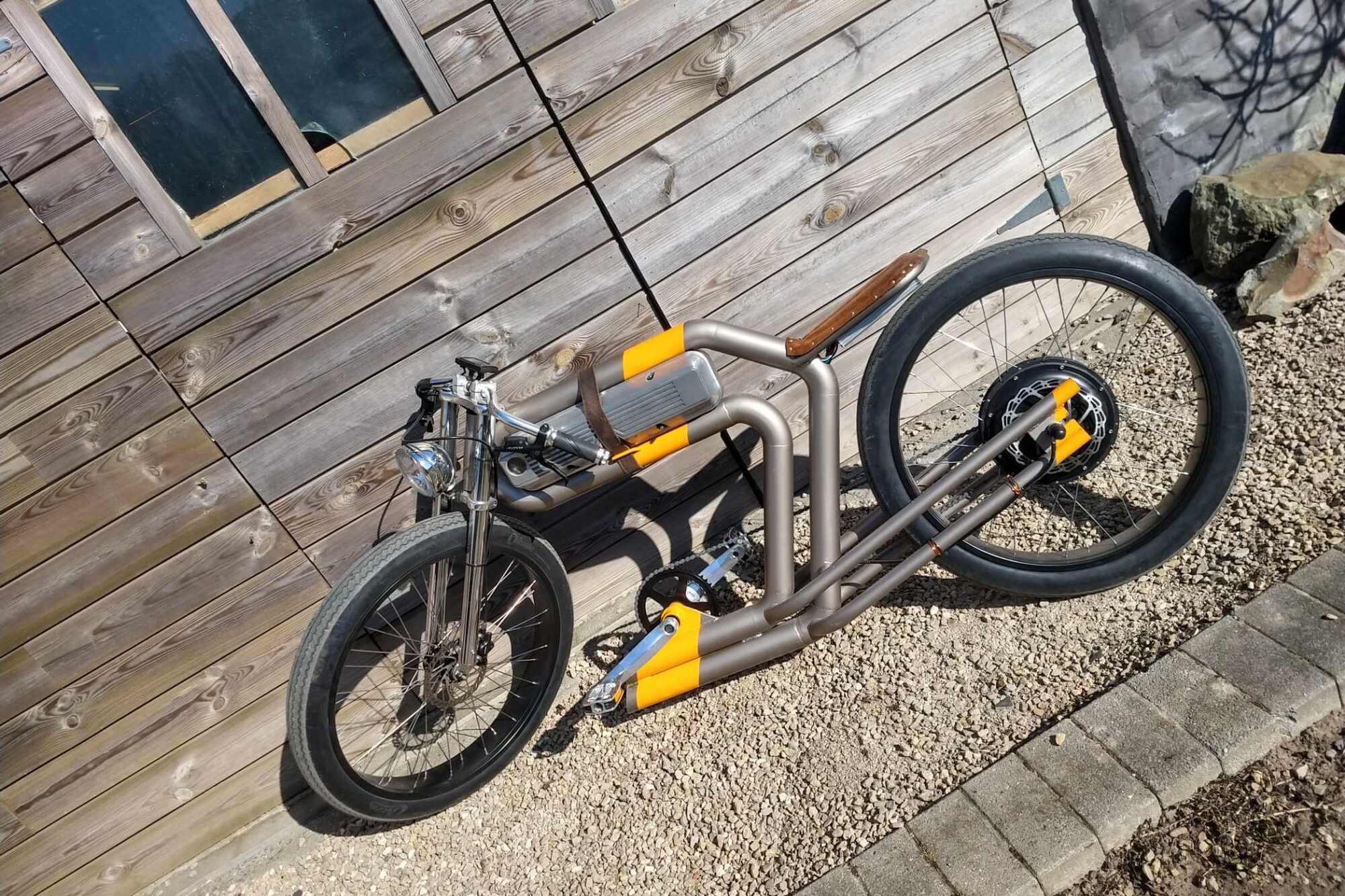 Vélo boardtracker des étudiants Joshua Harinck et Axel Vlamynck de l'école technique PTI Kortrijk