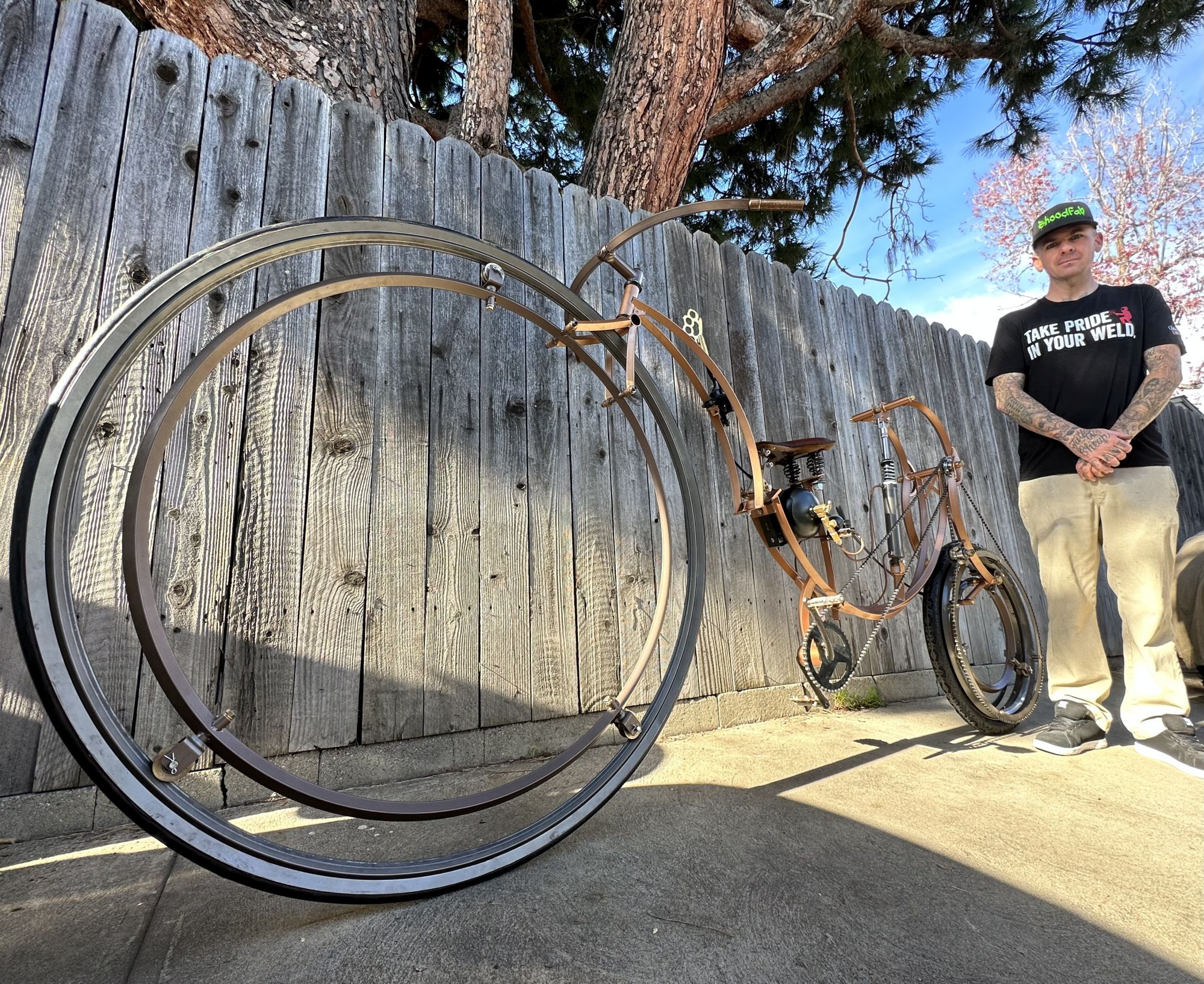 Vélo style grand-bi de l'artiste américain Brett Hood.