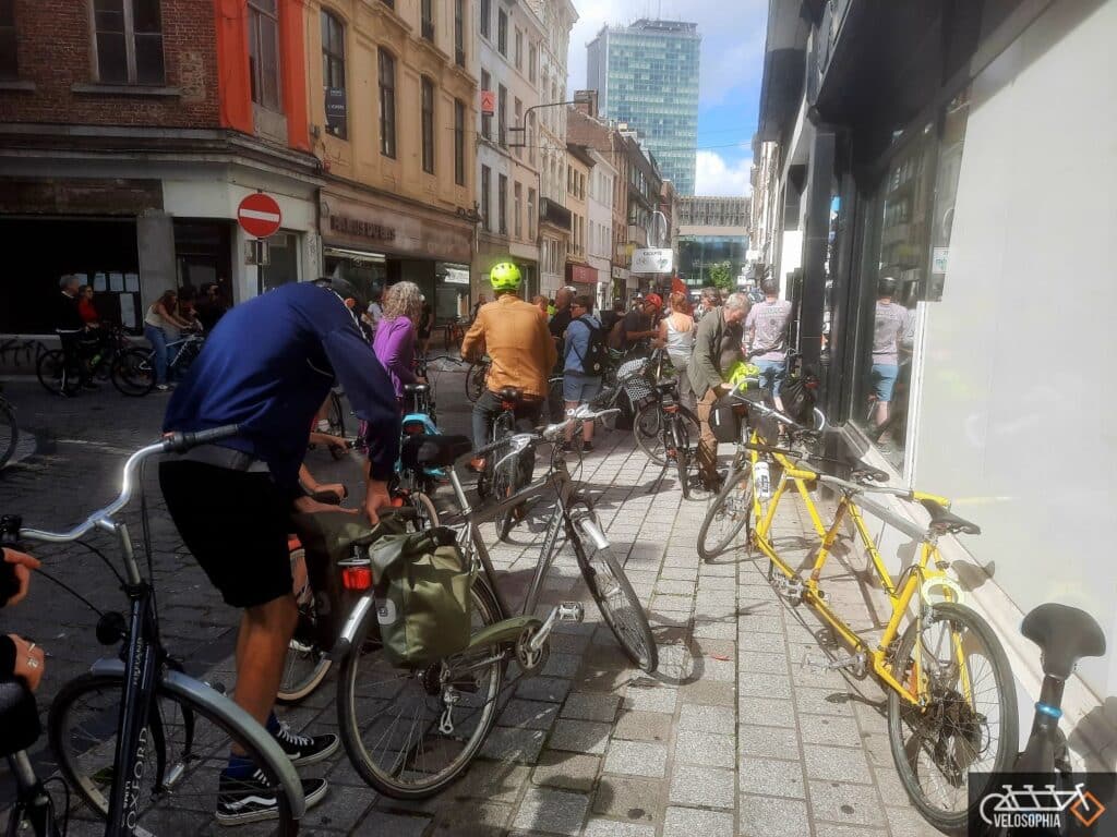 Départ de la balade à vélo Retour de la pédale à Charleroi